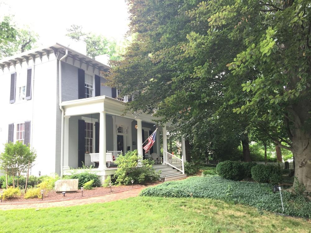 The Carriage Inn Bed And Breakfast 查尔斯镇 外观 照片