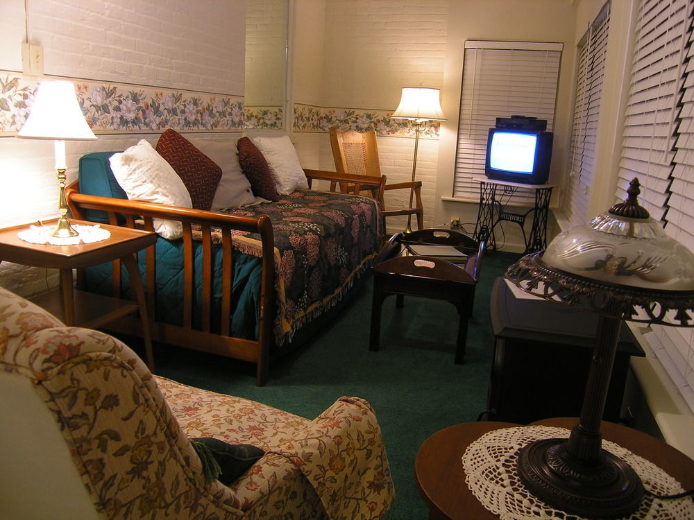 The Carriage Inn Bed And Breakfast 查尔斯镇 外观 照片