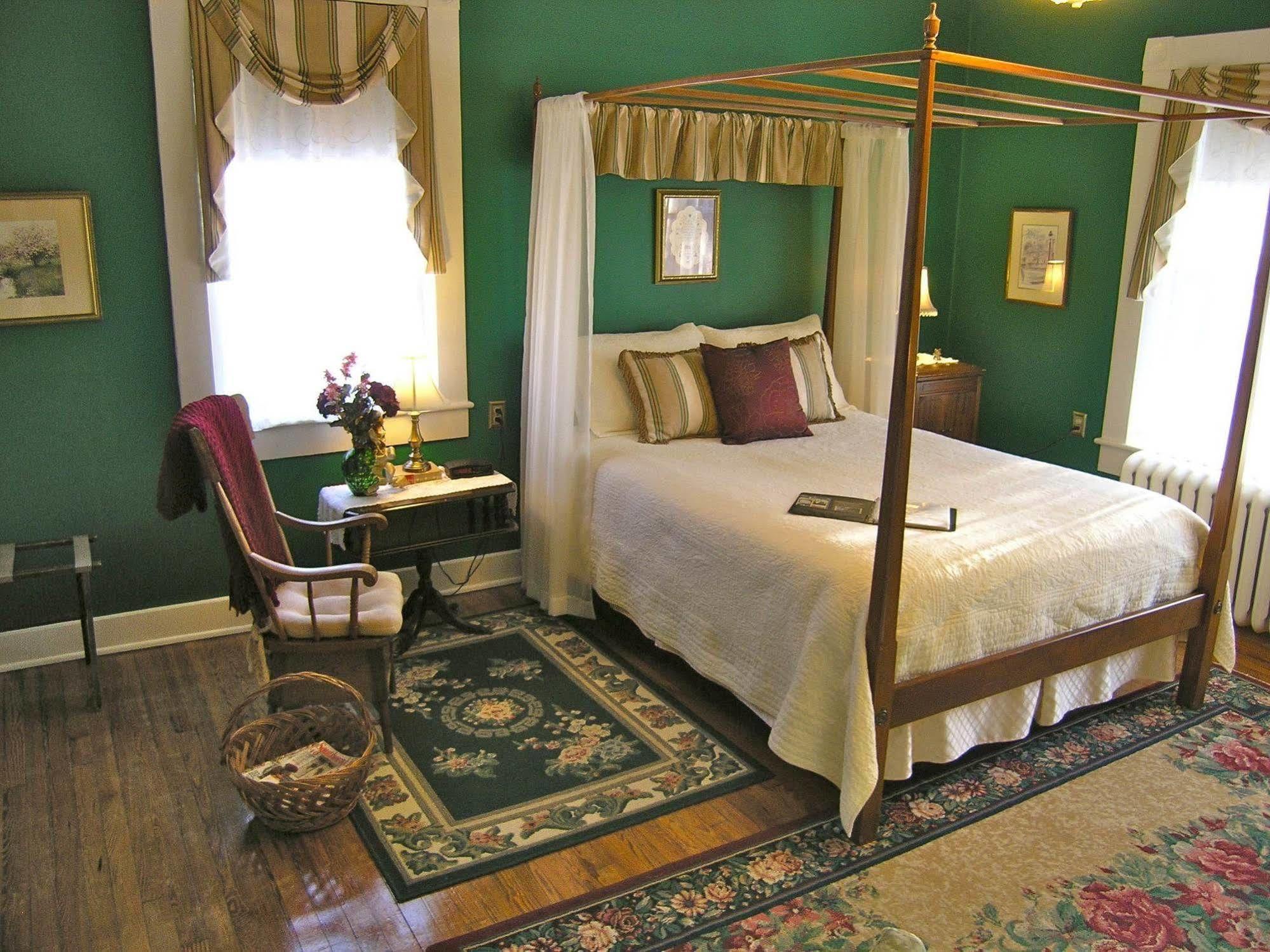 The Carriage Inn Bed And Breakfast 查尔斯镇 外观 照片